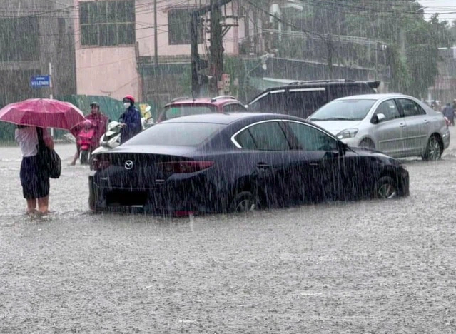 Không khí lạnh dồn sâu xuống miền Trung, 9 tỉnh nguy cơ mưa lớn- Ảnh 1.