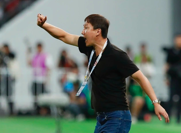 Không thể đoán trong đầu HLV Kim suy nghĩ những gì, khán giả thích mê còn đối thủ rối bời!
- Ảnh 2. Không thể đoán trong đầu HLV Kim suy nghĩ những gì, khán giả thích mê còn đối thủ rối bời!
- Ảnh 2.