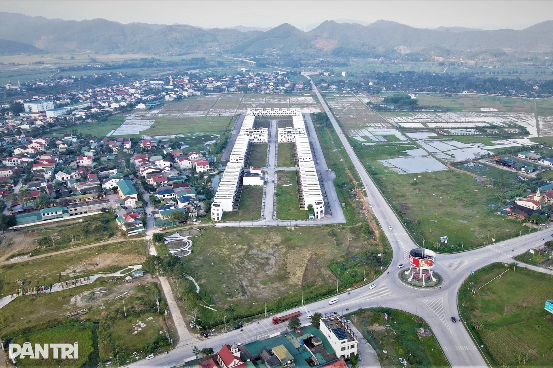 Khu đô thị 800 tỷ đồng giữa đất vàng rơi vào cảnh khó tin - 1