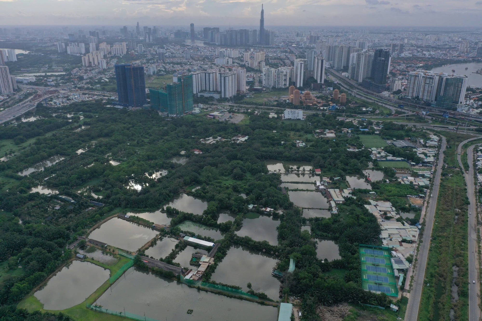 Khu thể thao 'treo' hơn 30 năm sắp được hồi sinh   - Ảnh 1.