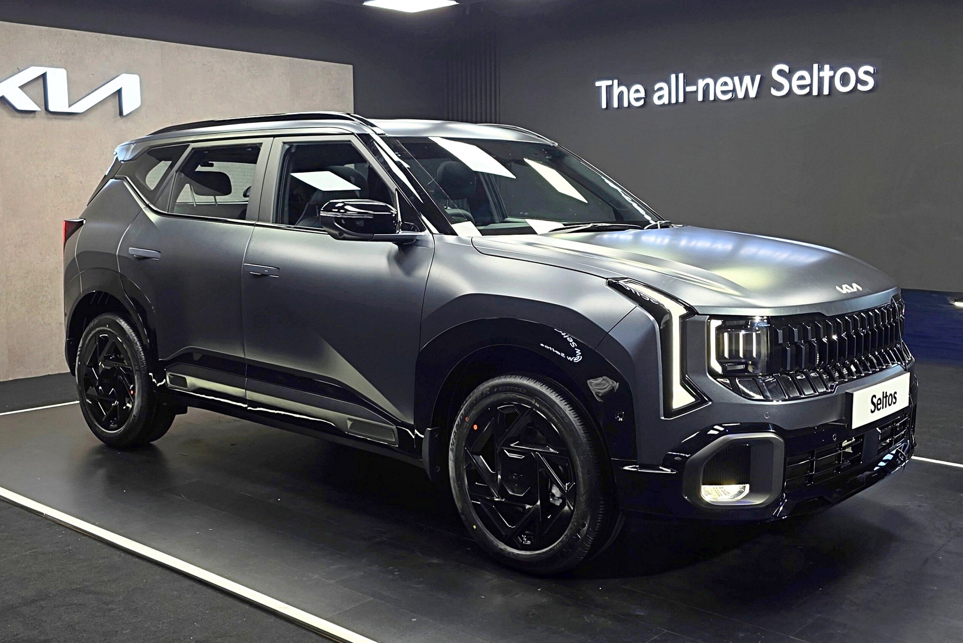 Kia Seltos 2026 “lột xác” với bản hybrid, về Việt Nam đấu Xforce và Creta - 1 Kia Seltos 2026 “lột xác” với bản hybrid, về Việt Nam đấu Xforce và Creta - 1