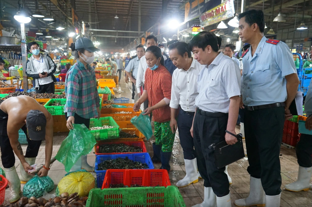 Kiểm tra tận nơi sản xuất để đảm bảo an toàn thực phẩm  - Ảnh 1.