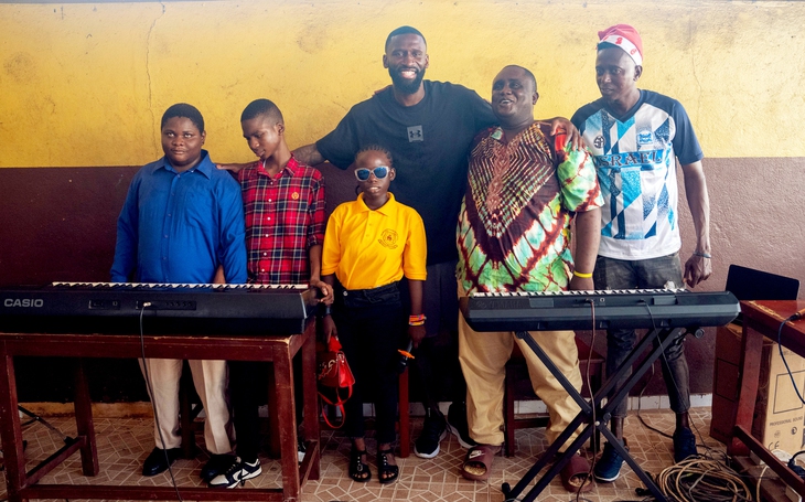 Kỳ nghỉ cảm xúc của Rudiger 1 Kỳ nghỉ cảm xúc của Rudiger - Ảnh 1.