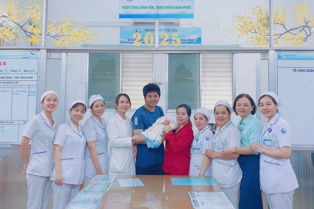 Kỳ tích: Giữ thai hơn 8 tuần sau khi thai còn lại đã mất - 1