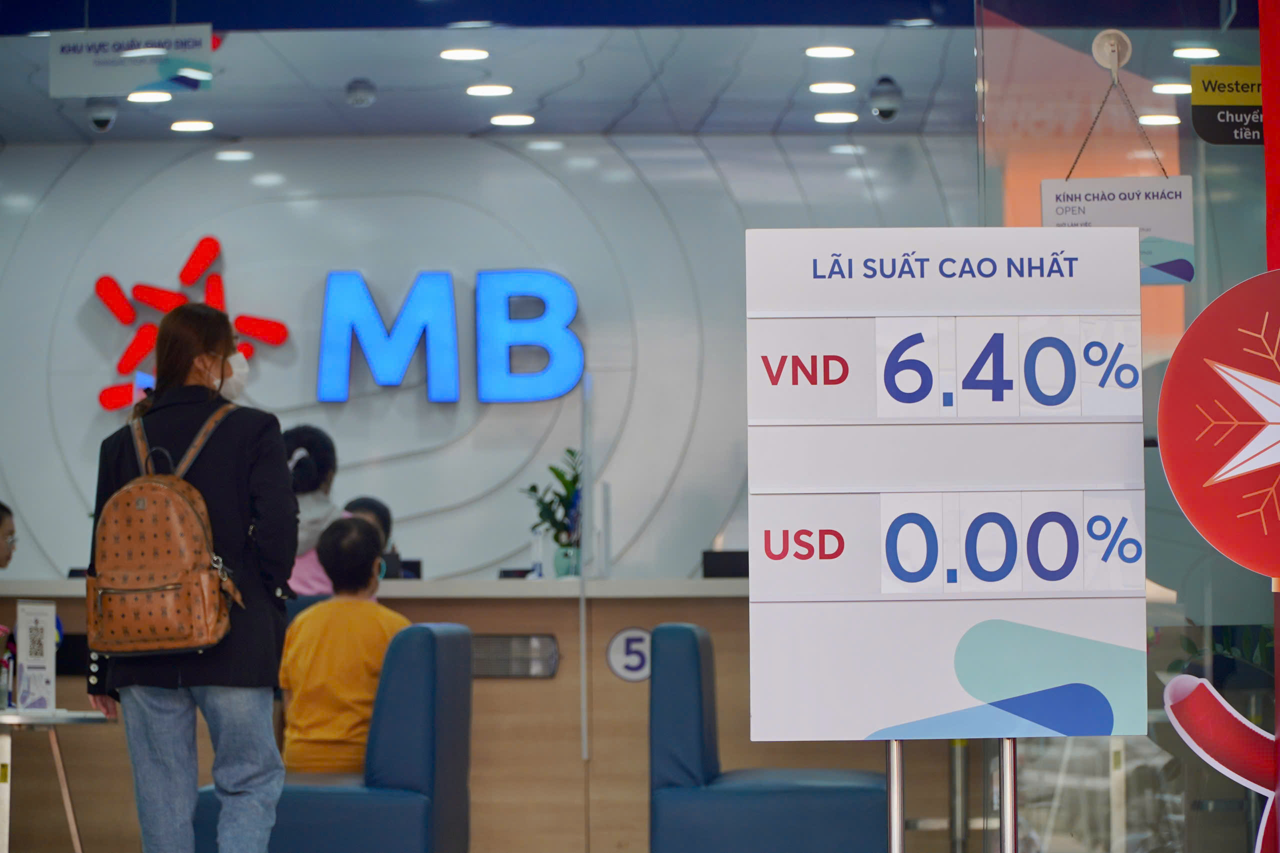 Lãi suất sẽ sớm hạ nhiệt - Ảnh 1.