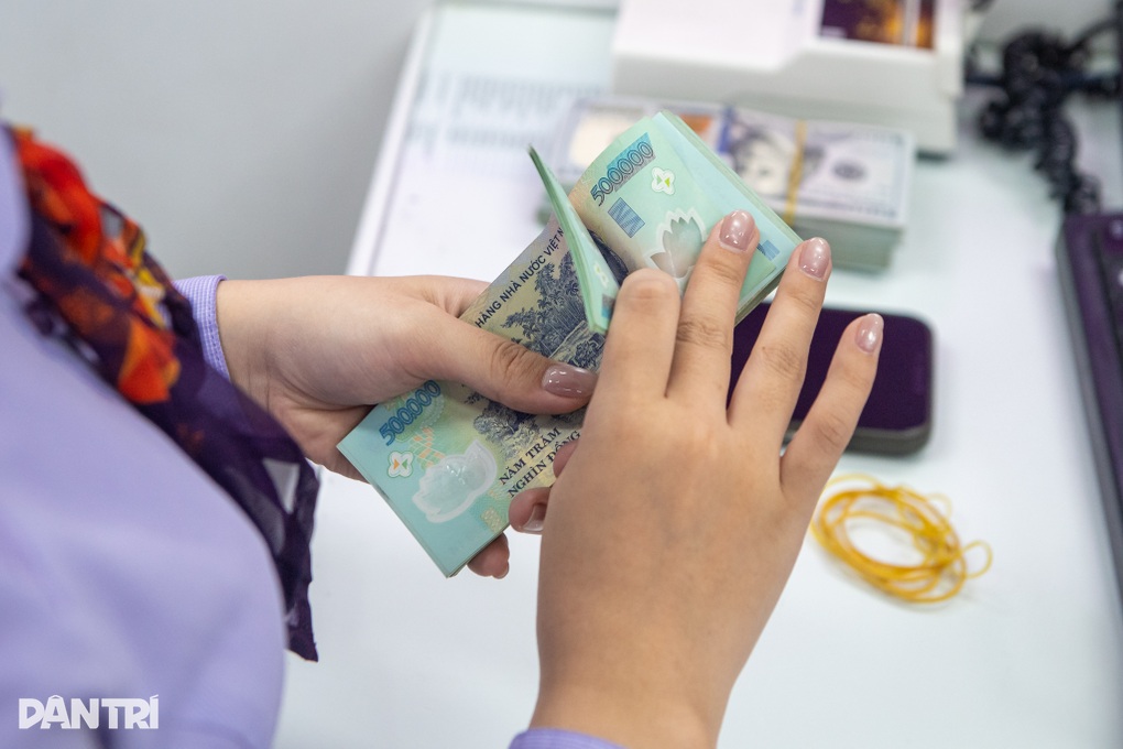 Lãi suất tiết kiệm tăng liên tục, lãi cho vay của các ngân hàng ra sao? - 1