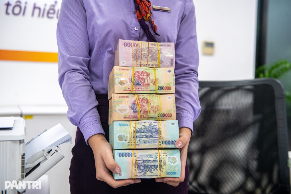 Lãi suất tiết kiệm tăng mạnh, gửi tiền ngân hàng nào lãi nhất? - 1