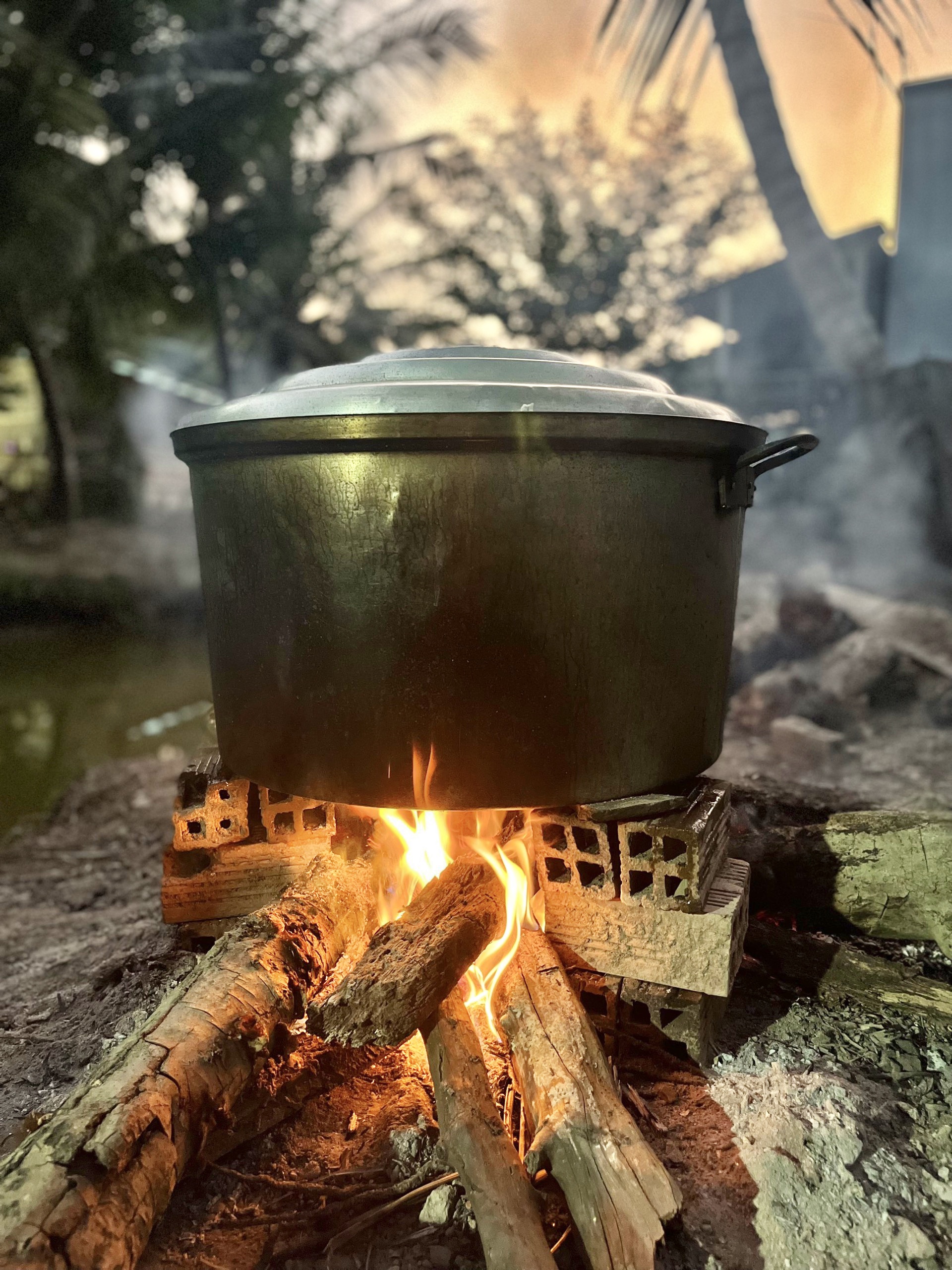 Khách Tây tự trải nghiệm việc vốn 