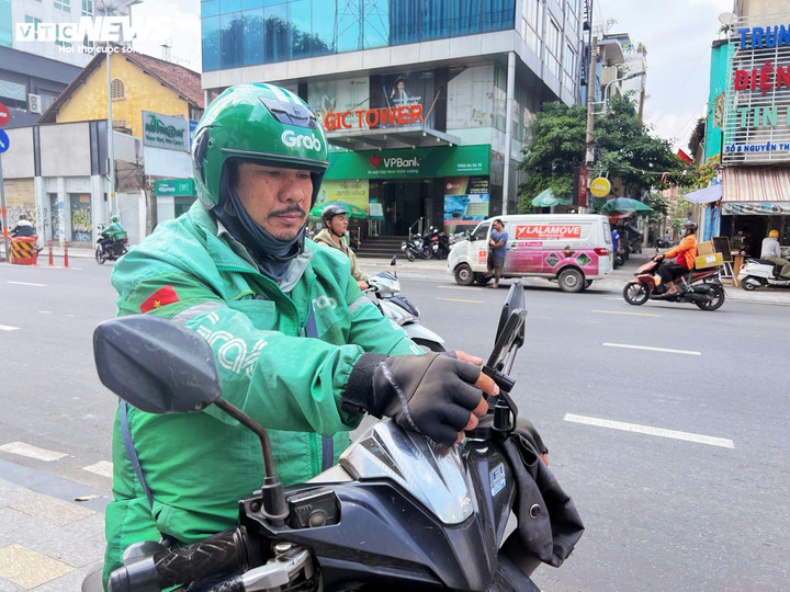 Làm việc xuyên Tết Dương lịch để có thêm thu nhập, bớt lo chi tiêu- Ảnh 1.