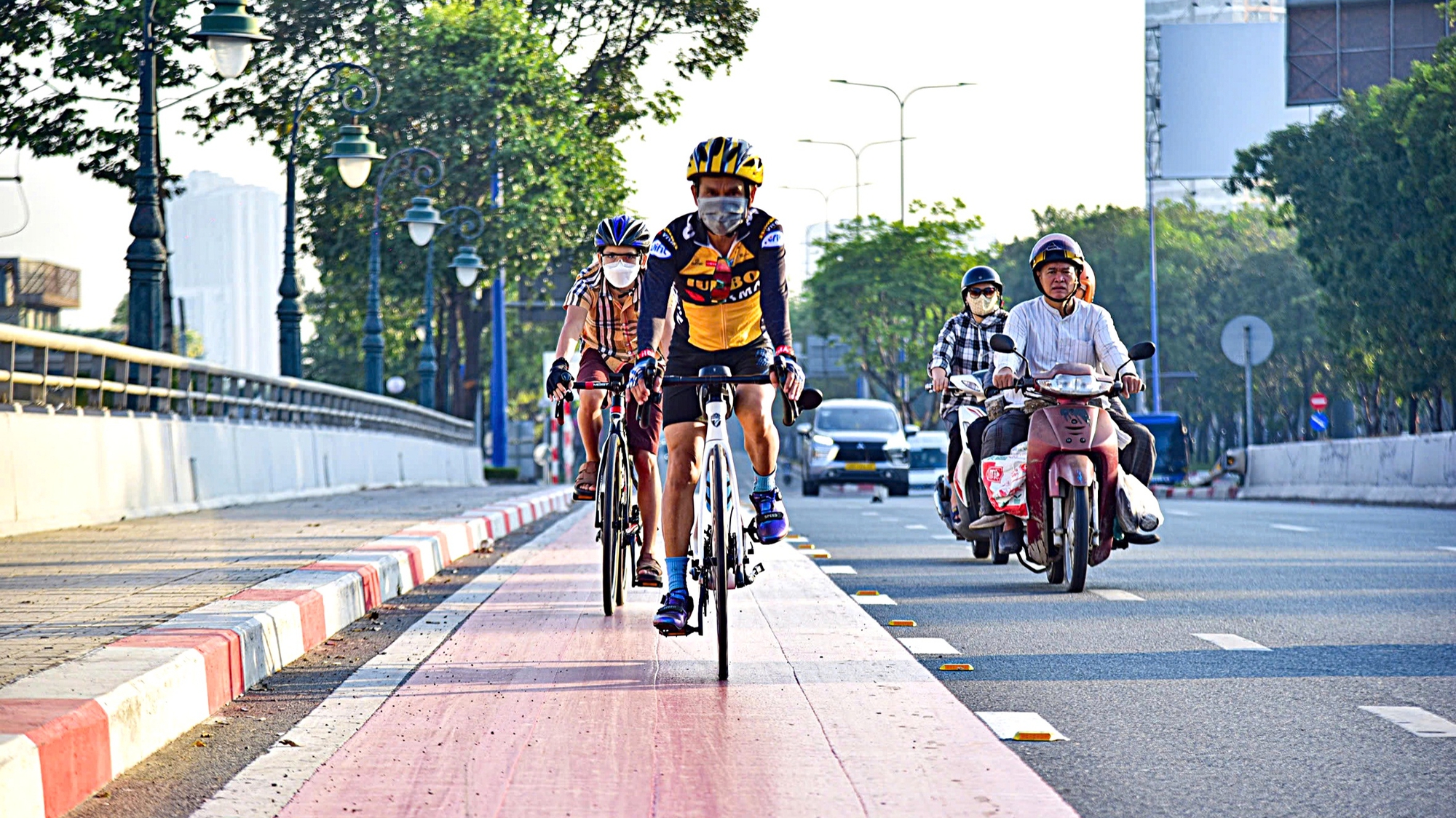 Làn đường riêng phản chiếu 'làn ý thức'! 1 Làn đường riêng phản chiếu 'làn ý thức'! - Ảnh 1.