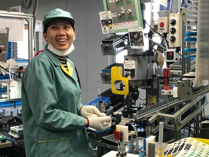 Lao động Việt Nam làm việc trong nhà máy ở Nhật Bản. Ảnh: Thái Đệ