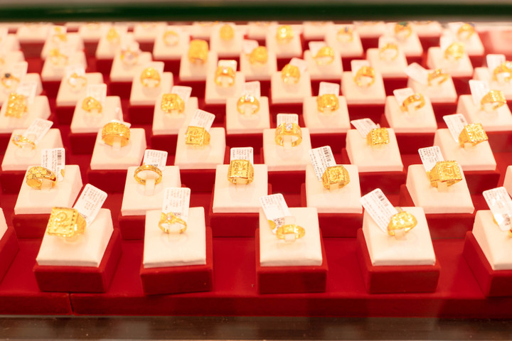 Giá vàng hôm nay 21/1: Lập đỉnh cao chưa từng có, vượt 4.700 USD/ounce- Ảnh 1.