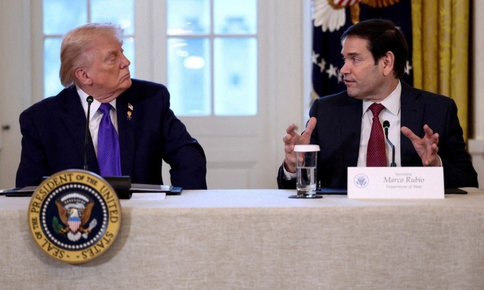 Tổng thống Mỹ Donald Trump và Ngoại trưởng Marco Rubio tham dự một cuộc họp với các giám đốc điều hành ngành dầu mỏ tại Nhà Trắng hôm 9/1. Ảnh: Reuters