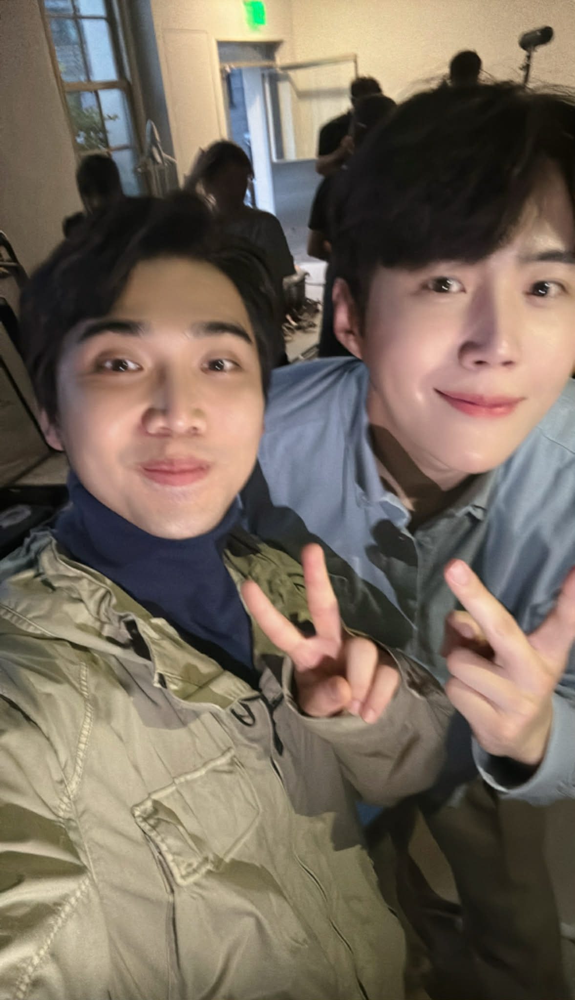 Ra mà xem diễn viên Việt đóng phim cùng Kim Seon Ho, khoe ảnh nét căng với Go Youn Jung mà ghen nổ mắt- Ảnh 11.