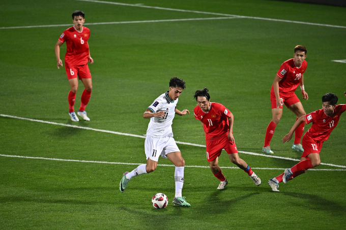 Việt Nam (áo đỏ) thua Indonesia 0-1 tại lượt hai bảng D Asian Cup 2023 trên sân Abdullah bin Khalifa ở Doha, Qatar ngày 19/1/2024. Ảnh: AFC