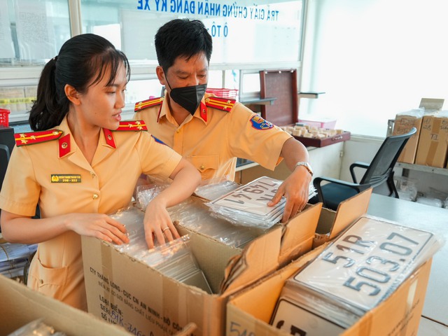 Lệ phí cấp biển số ô tô tại Hà Nội, TP.HCM giảm còn 14 triệu đồng 3 Lệ phí cấp biển số ô tô tại Hà Nội, TP.HCM giảm còn 14 triệu đồng - Ảnh 3.