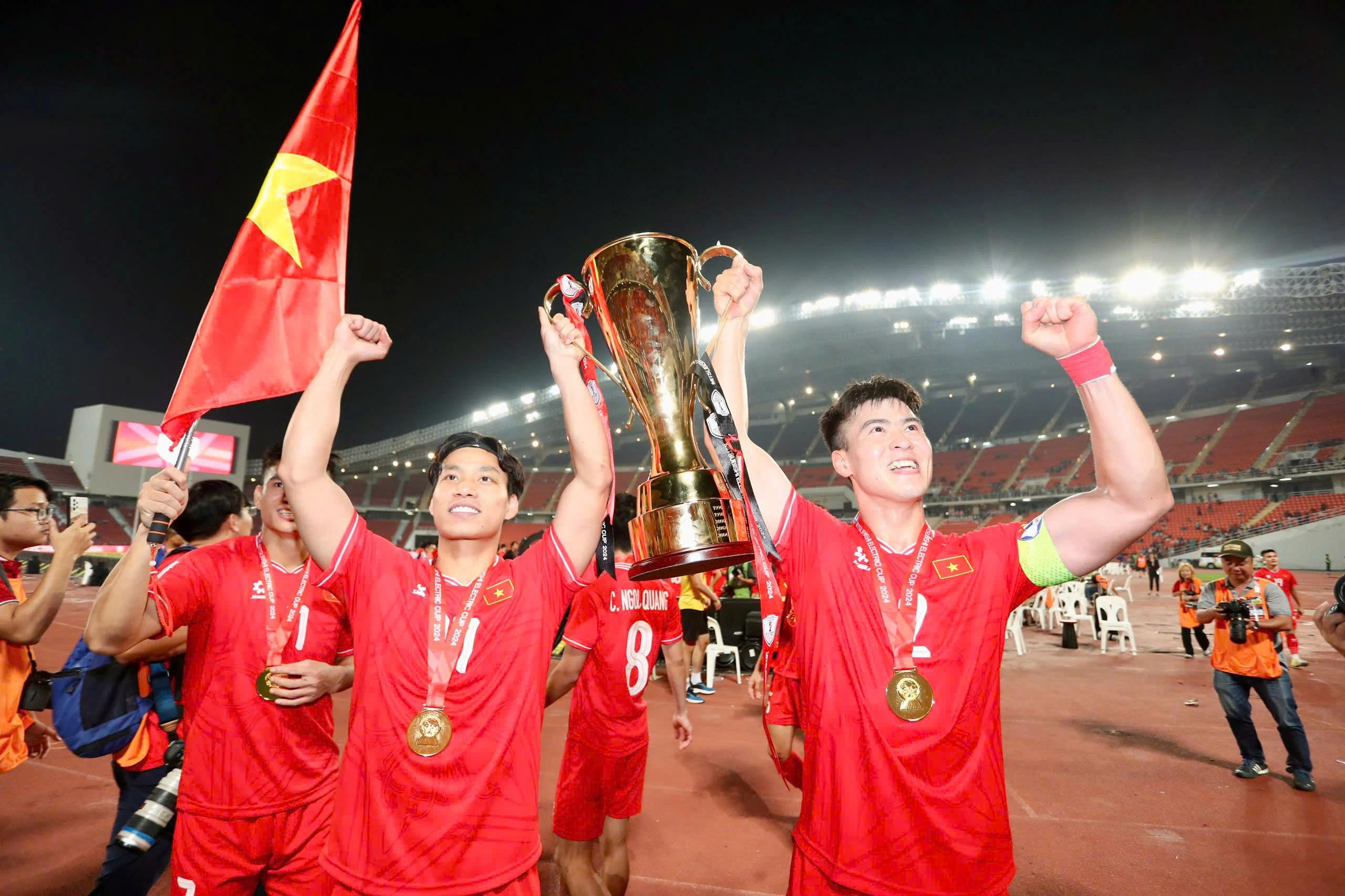 Lịch thi đấu AFF Cup mới nhất của đội tuyển Việt Nam, FPT Play sở hữu bản quyền truyền thông- Ảnh 1.
