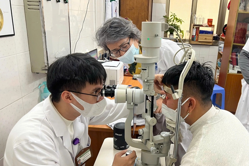 Liên tiếp các trường hợp pháo nổ, chấn thương mắt nguy kịch - 1