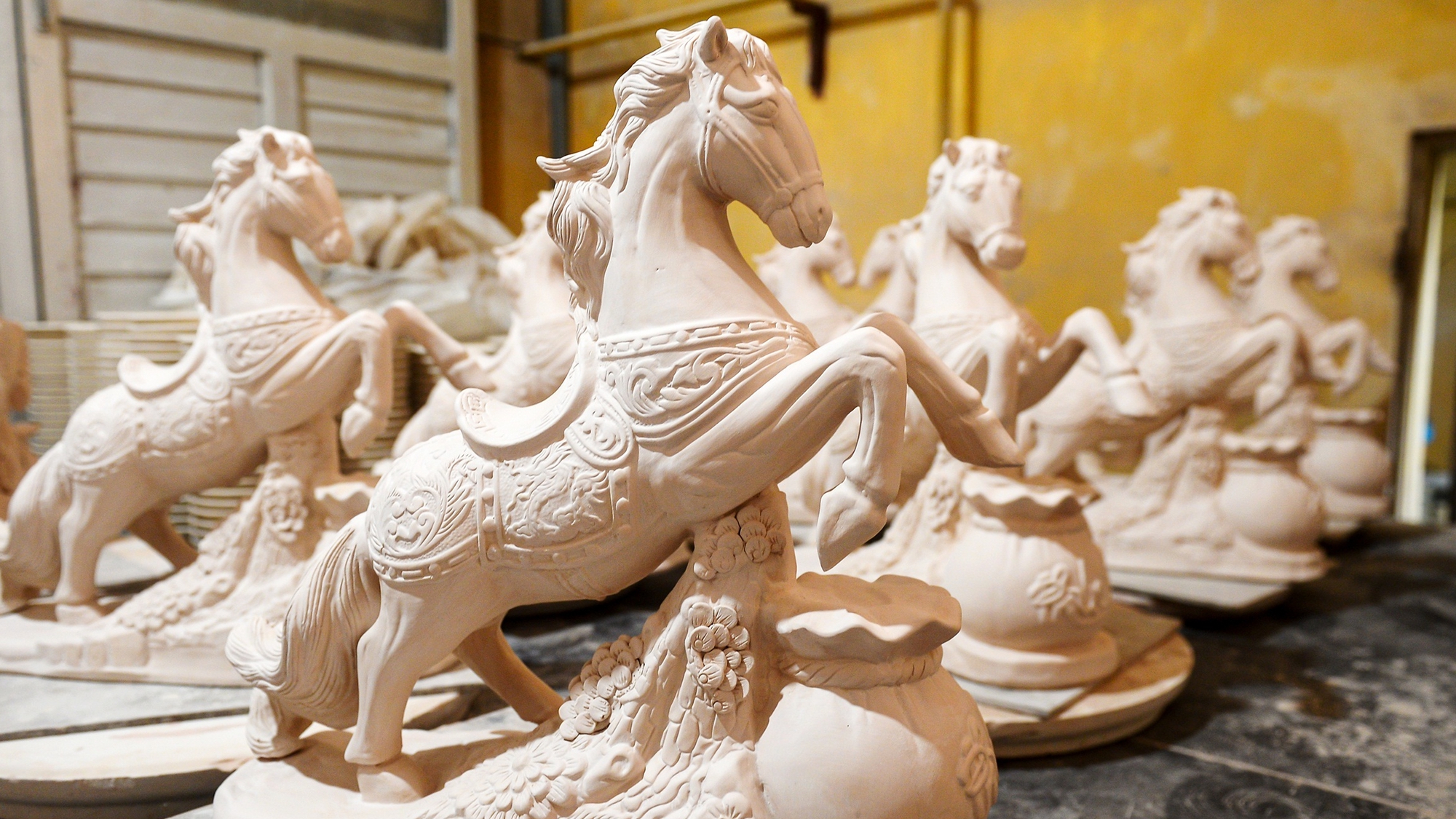 Linh vật Ngựa Tết 2026: Chọn 'thần thái' hơn kích thước 1 Linh vật Ngựa - Ảnh 1.