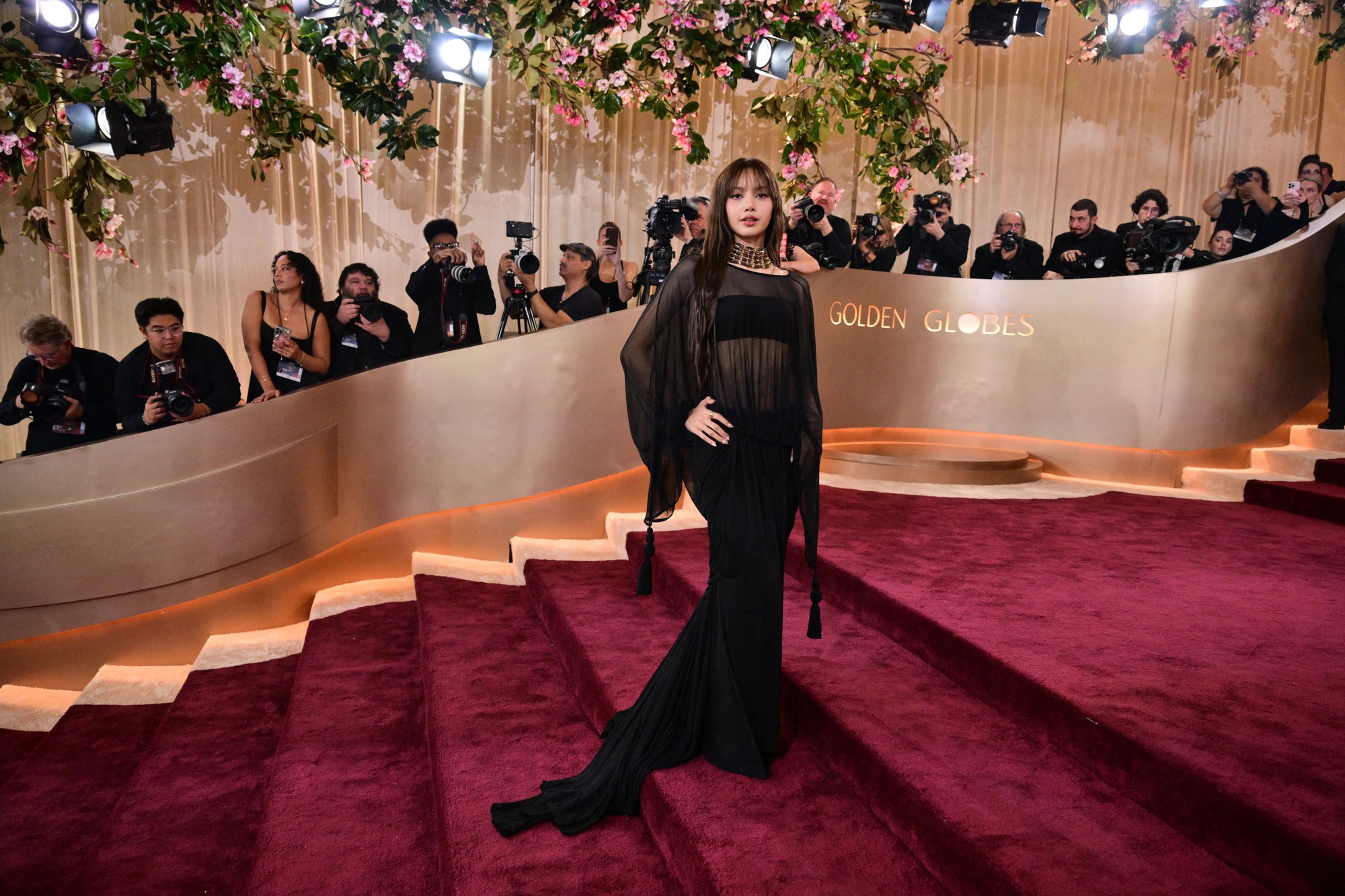 Siêu thảm đỏ Quả Cầu Vàng 2026: Lisa 