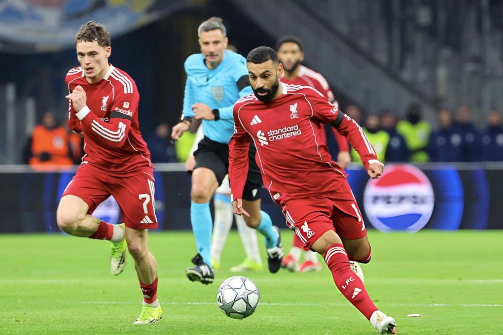 Liverpool bay cao, Chelsea bền bỉ trong cuộc đua Champions League - 1