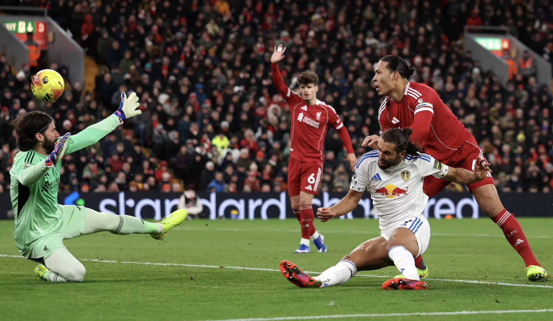 Liverpool bị Leeds United cầm hòa, cầu trường Anfield tiếc nuối - Ảnh 1.