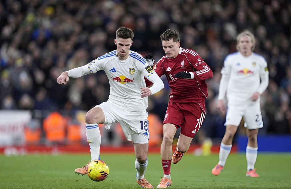 Liverpool bỏ lỡ cơ hội bứt phá trước Chelsea, Man Utd - 1