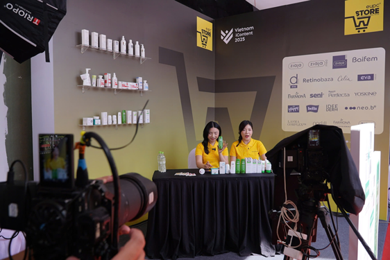 Livestream bán hàng cận Tết - Ảnh 1.