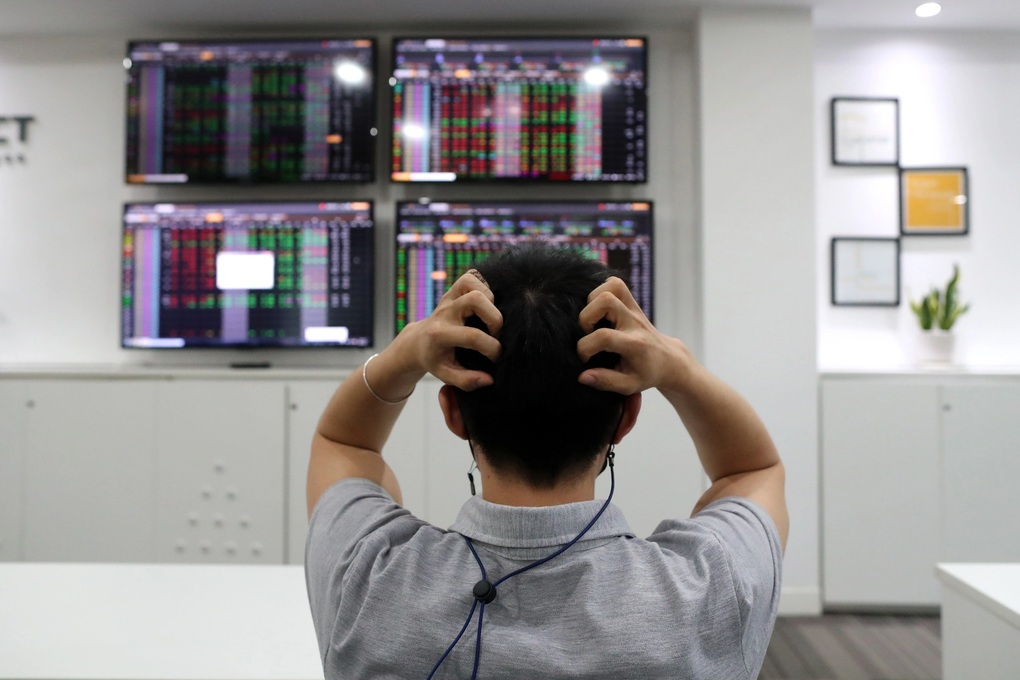 Loạt vụ thao túng cổ phiếu bị phanh phui - 1