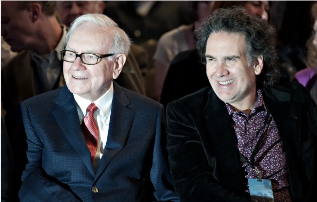 Con trai Warren Buffett: Lớn lên trong căn nhà bình thường, tới năm 25 tuổi tình cờ đọc tạp chí mới biết bố là tỷ phú- Ảnh 1.