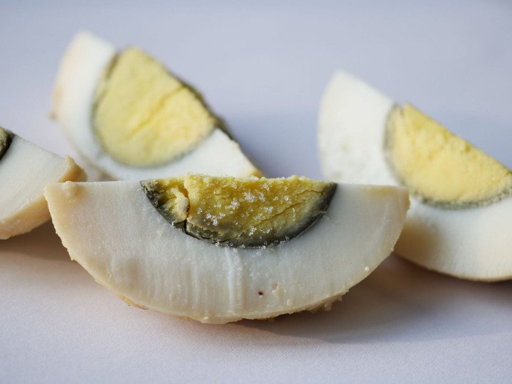 Lòng đỏ trứng luộc viền xanh có vấn đề gì không? (Ảnh: Allrecipes)