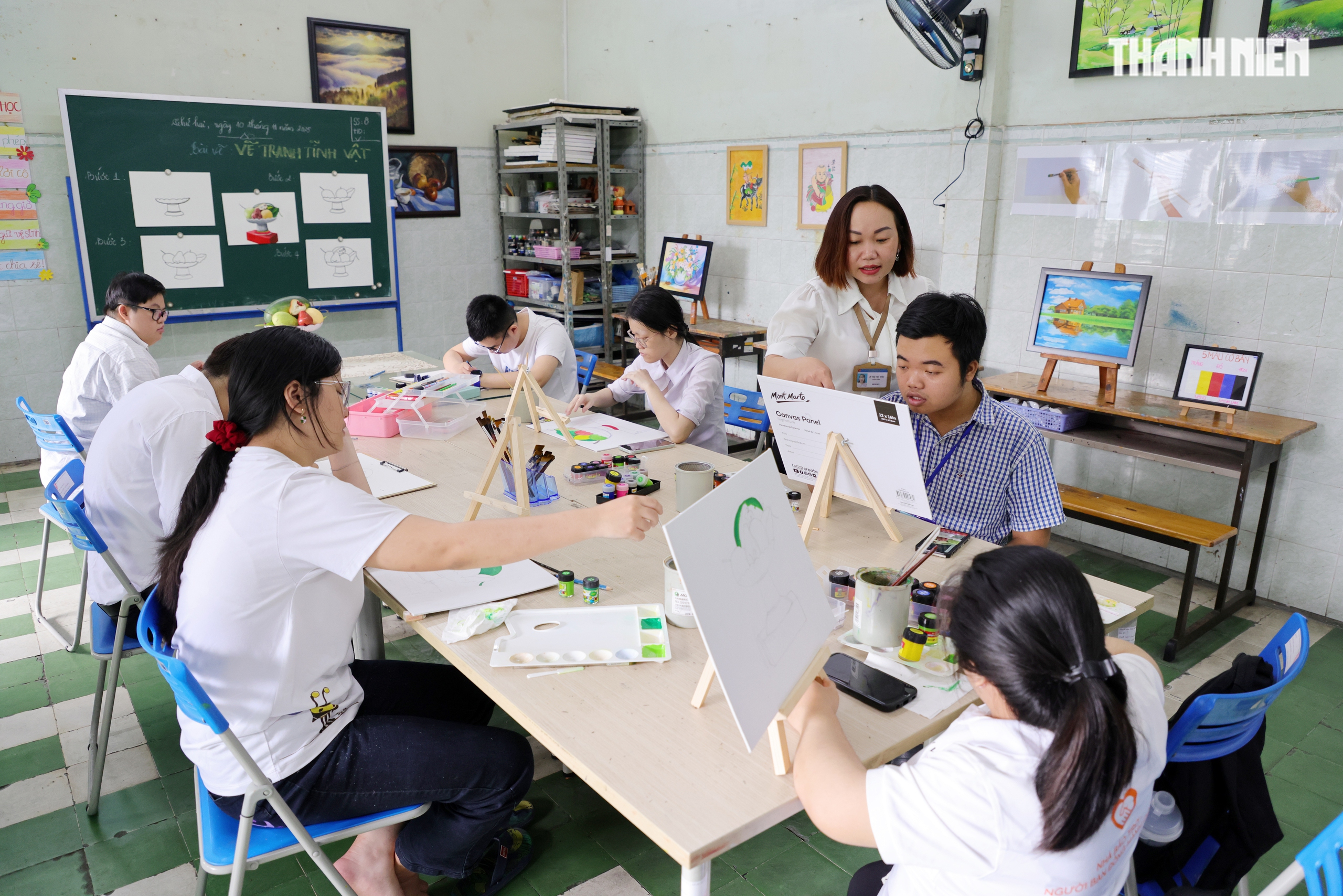 Lớp vẽ '3 trong 1' cho trẻ khuyết tật ở TP.HCM- Ảnh 1.