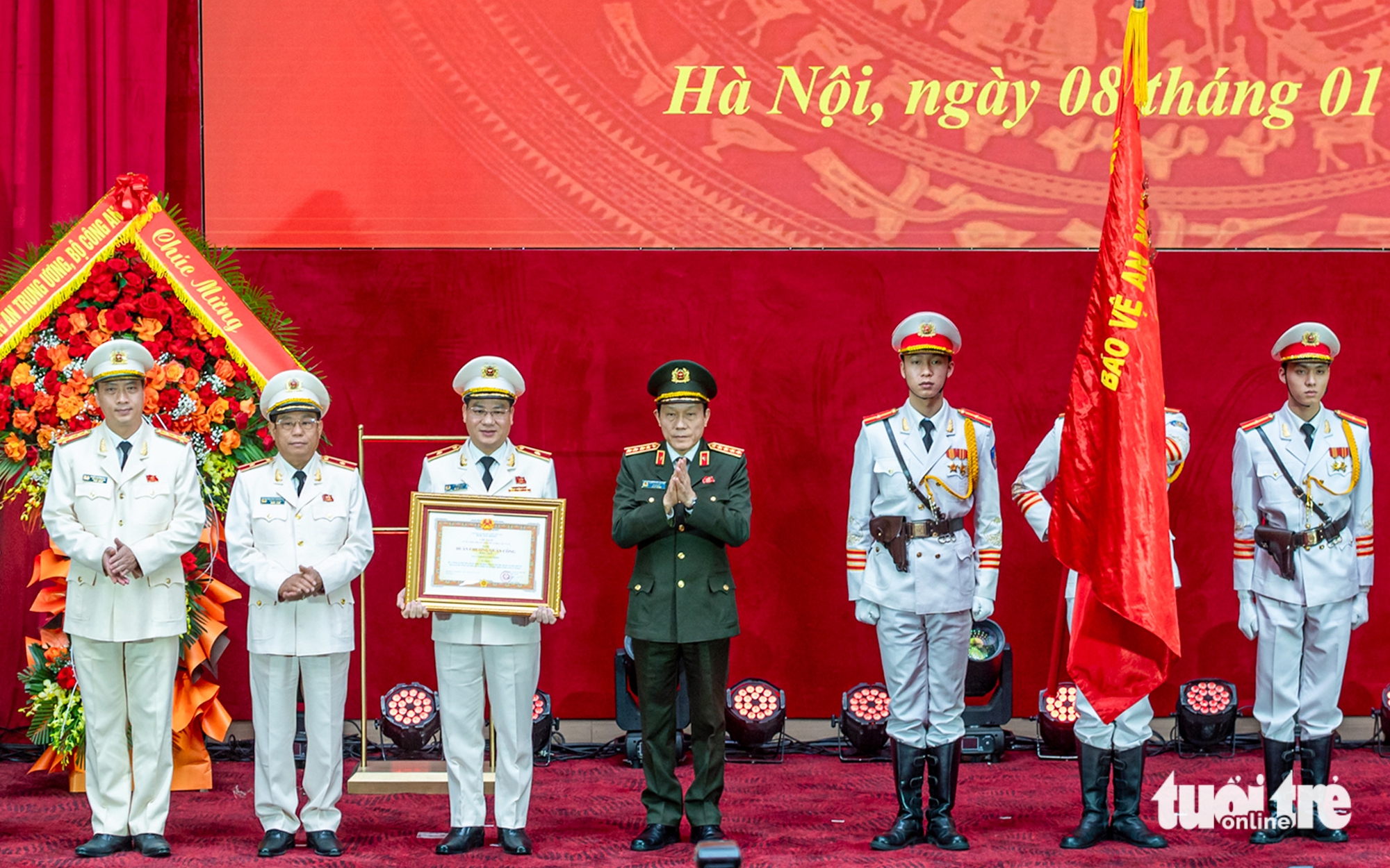 Lực lượng cảnh sát giao thông đón nhận Huân chương Quân công hạng nhất - Ảnh 1.