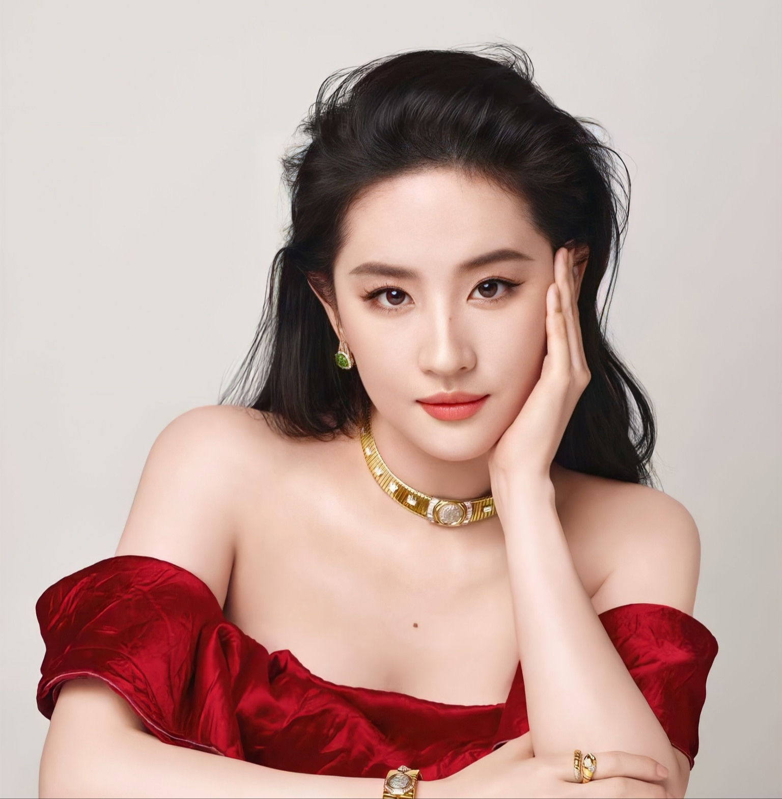 Lưu Diệc Phi lộ nhân cách thật khi bị phóng viên sàm sỡ giữa họp báo- Ảnh 1. Lưu Diệc Phi lộ nhân cách thật khi bị phóng viên sàm sỡ giữa họp báo- Ảnh 1.