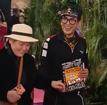 MC Thanh Bạch công khai bạn đời ở tuổi U70?- Ảnh 2. MC Thanh Bạch công khai bạn đời ở tuổi U70?- Ảnh 2.