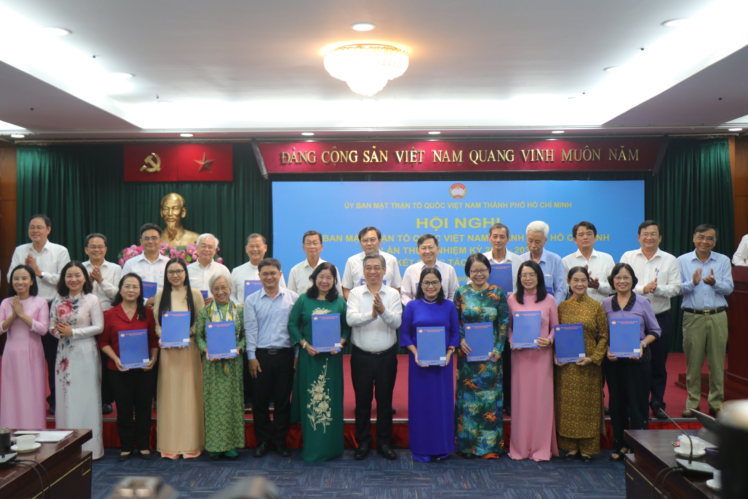 MTTQ Việt Nam TP.HCM phải 'gần dân, gần cơ sở, gần không gian số' - Ảnh 1.