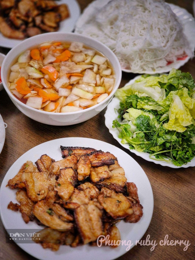 Dân Việt giới thiệu cách làm bún chả bằng nồi chiên không dầu không ám khói,