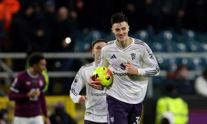 Sesko cười nhẹ nhõm sau khi gỡ hòa 1-1 cho Man Utd. Ảnh: Reuters