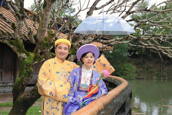 Vợ chồng ông Trường trong chuyến du lịch tại Huế. Ảnh: Nhân vật cung cấp