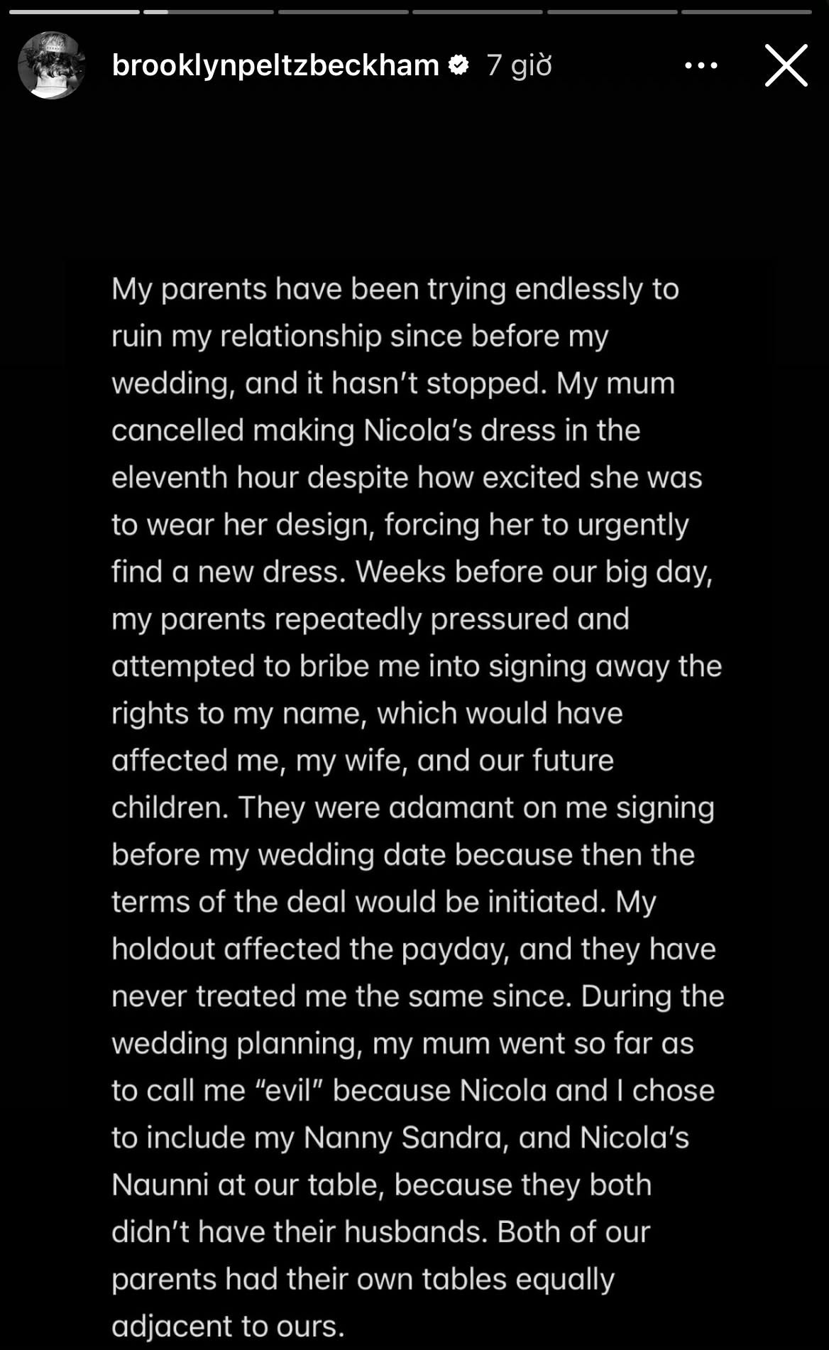 Chiếc váy cưới 