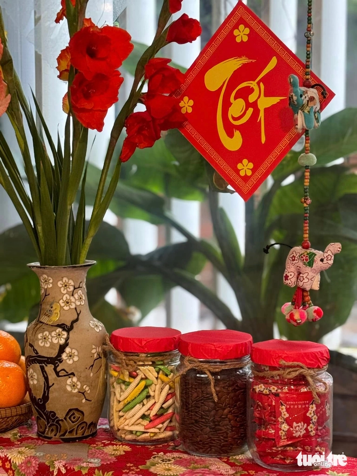 Mệt mỏi khi năm nào vợ cũng 'mặt nặng mày nhẹ' chuyện ăn Tết ở đâu - Ảnh 1.