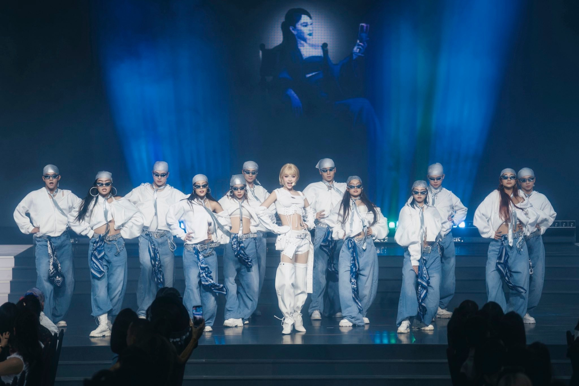 Minh Hằng đã làm gì mà phải chịu cảnh thờ ơ này?- Ảnh 1.