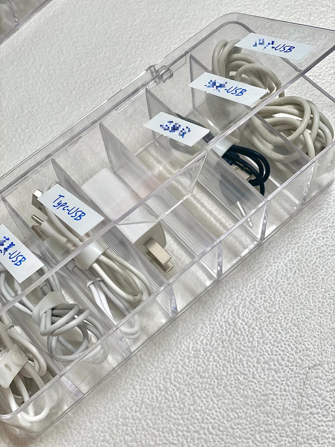 Nhìn mẹ chồng mua sắm, tôi nhận ra: Mình đã đốt tiền cho hàng loạt món trông thì 