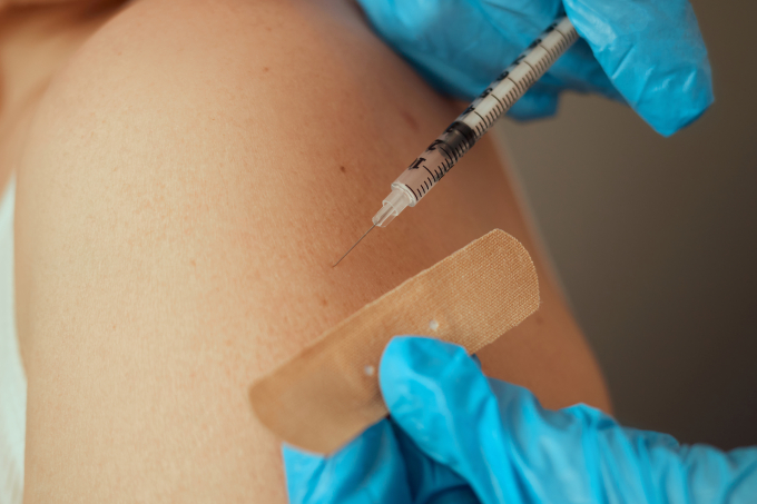 Minh họa thử nghiệm vaccine ung thư. Ảnh: Vecteezy