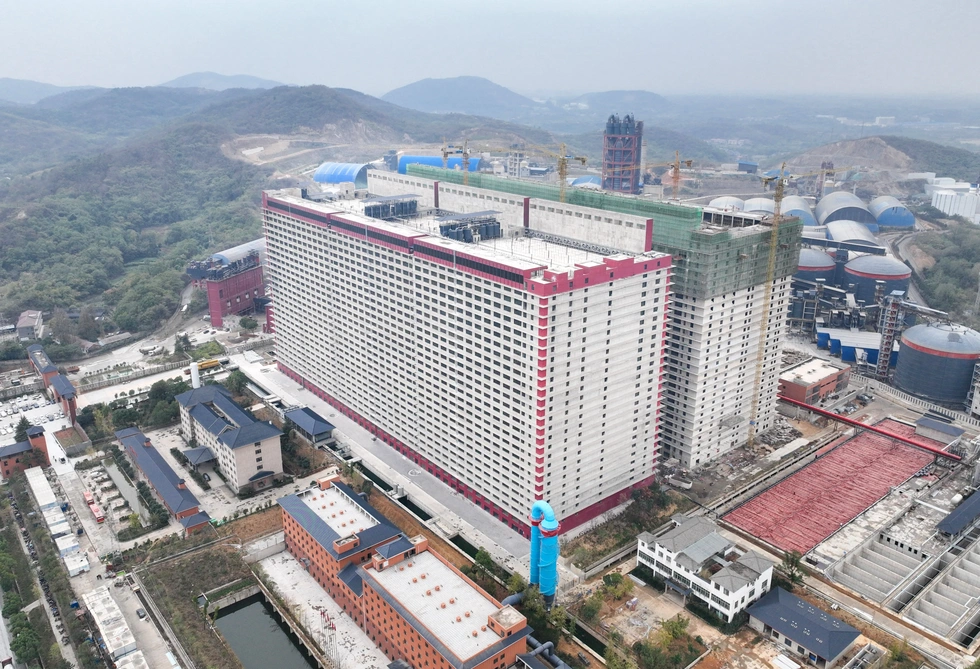 Mô hình chung cư nuôi lợn tại Trung Quốc: Kỳ quan thành gánh nặng tỷ USD - 1