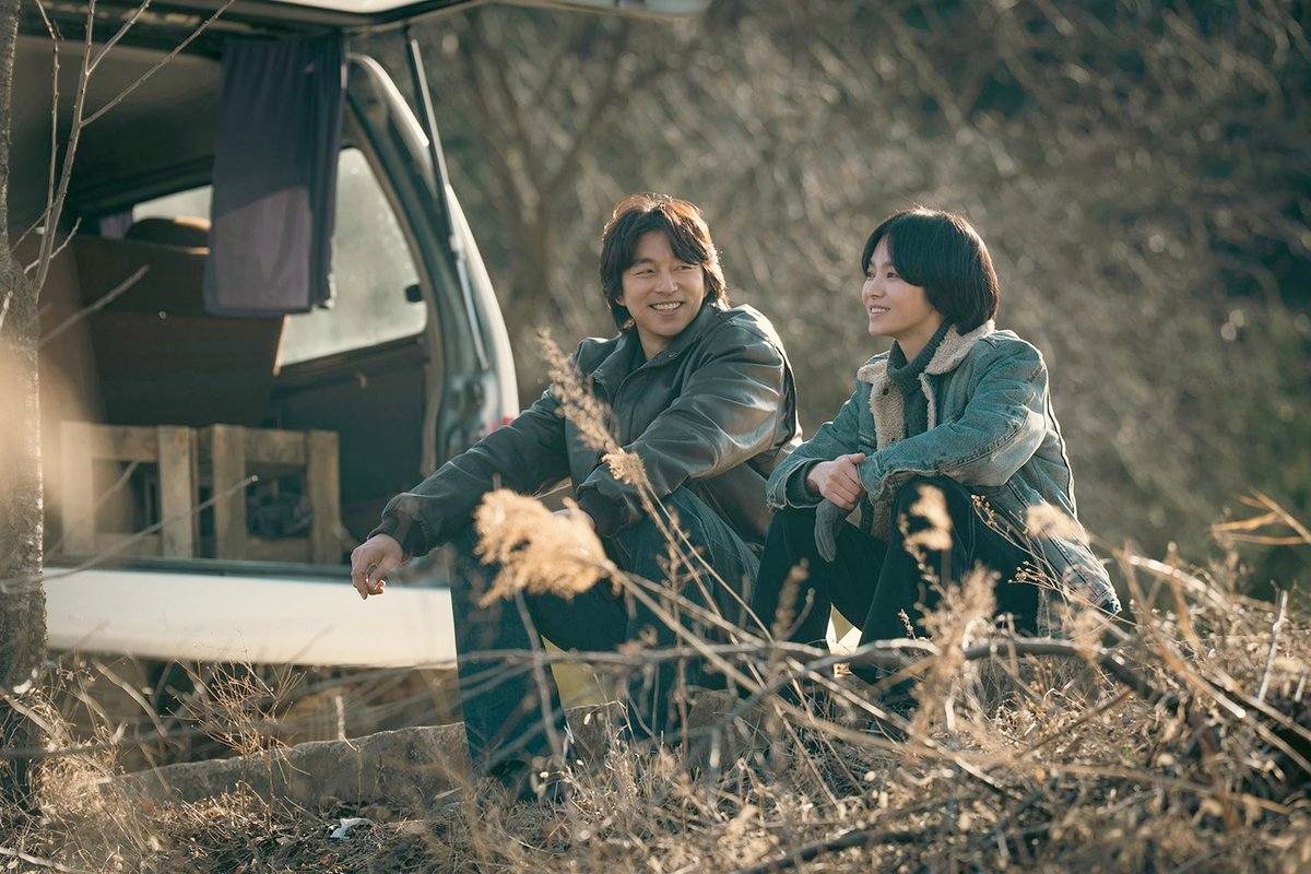 Mọi thứ như hoá điên khi Song Hye Kyo xuất hiện cạnh mỹ nam độc thân đắt giá nhất, cả MXH đẩy thuyền mệt nghỉ- Ảnh 1.