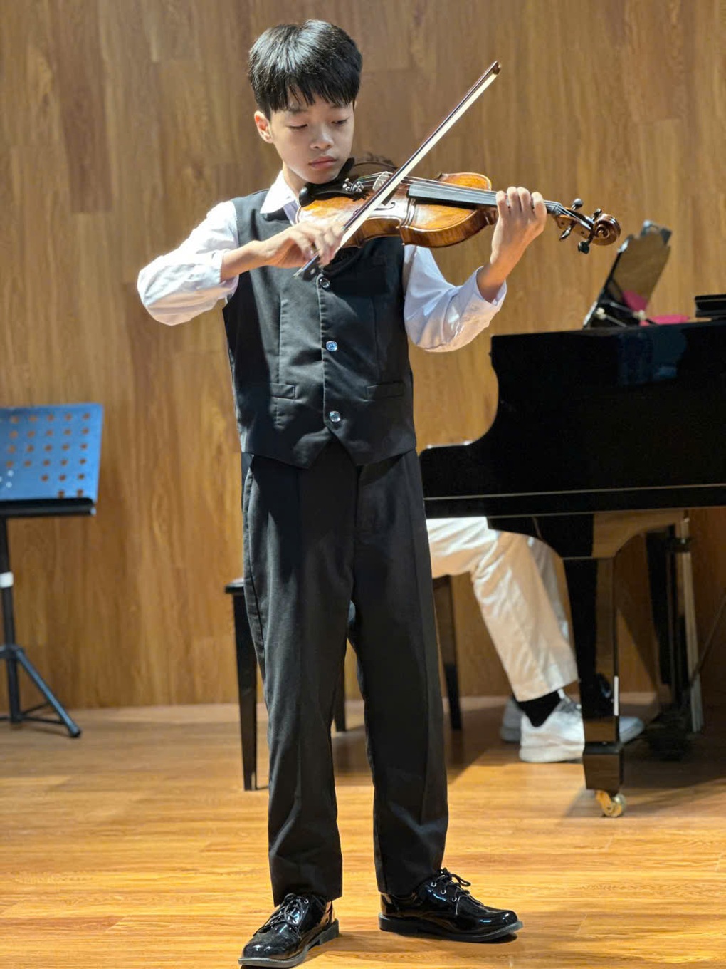 Một học sinh lớp 5 ở Hà Nội học 3 trường cùng lúc, có trường cách 24km - 1