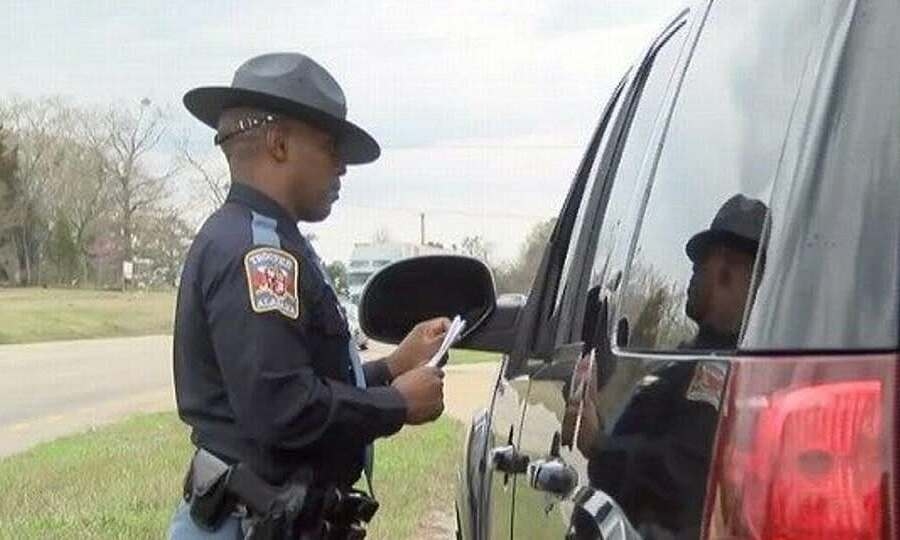 'Một lần bị cảnh sát Mỹ dừng xe trên cao tốc' 1 Mot lan bi canh sat My dung xe tren cao