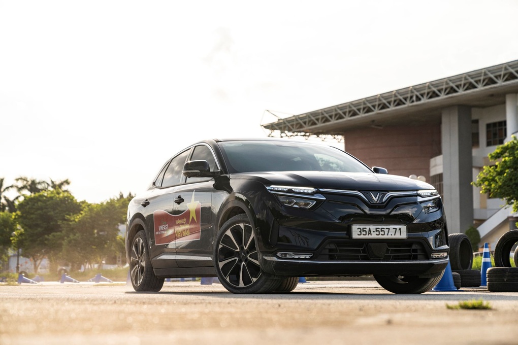 Mua VinFast VF 8 đón Tết, du xuân, nhận cơ hội mua xe trúng xe - 1