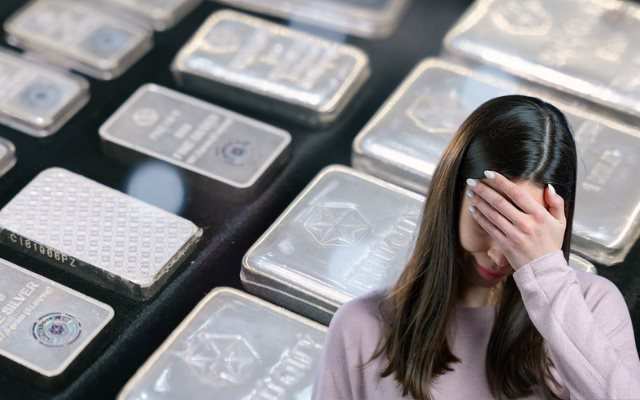 Mua bạc từ giá 35 triệu đồng/kg, đến nay gần chạm 100 triệu - bạn bè người thân chúc mừng không ngớt, nhưng tôi chỉ biết cười gượng và nói 'giá như'- Ảnh 1.